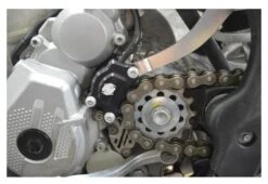 Enduro Engineering Clutch Slave Cylinder Guard KTM / Husqvarna / Gas Gas 250cc-350cc 2016-2023 -Puig Shop enduro engineering clutch cylinder guard ktm husqvarna gas gas250cc350cc20162022 1